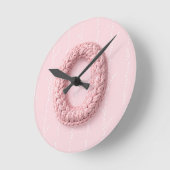 Cute pink O monogram initial crocheted letter boho Ronde Klok (Hoek)