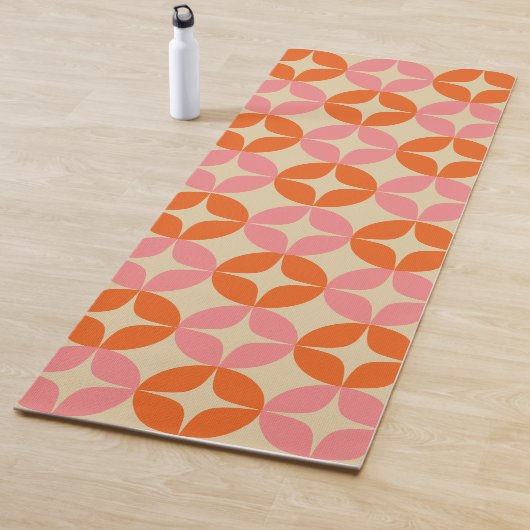 Cute Pink Oranje Mid Century Mod Geometric Patroon Yogamat (In situ)