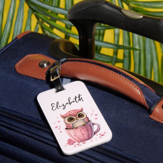 Cute Pink Owl in een Cup Bagagelabel (Voorkant Insitu 1)