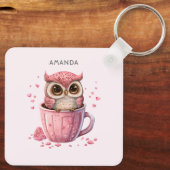 Cute Pink Owl in een Cup Sleutelhanger (Achterkant)