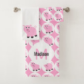 Cute Pink Pattern Kinder Monogrammed Animal Bad Handdoek (Insitu)