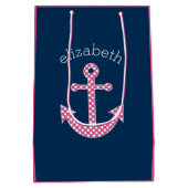 Cute Pink Polka Dot Anchor met Navy Custom Name Medium Cadeauzakje (Achterkant)