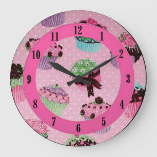 Cute Pink Polka Dot Cupcake Wall Clock. Grote Klok