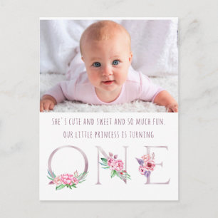 Cute Pink Rose Gold Floral First Birthday Foto Uitnodiging Briefkaart