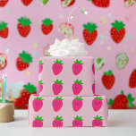 Cute Pink Strawberries Birthday Party Girly Kids Cadeaupapier<br><div class="desc">Vier in stijl met ons "Schattige Roze Aardbei" Verjaardagsfeestinpakpapier! 🍓 Dit prachtige inpakpapier is ontworpen om een vleugje zoetheid toe te voegen aan je cadeaus, waardoor een charmante en feestelijke sfeer ontstaat. Met een schattig roze aardbeienpatroon is ons inpakpapier perfect om je verjaardagsgeschenken extra speciaal te maken. Het speelse ontwerp...</div>