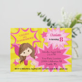 Cute Pink Superheld Girl Birthday Uitnodiging (Staand voorkant)