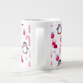 Cute Pink & White Kerstpatroon met pinguïns Grote Koffiekop (Achterkant)