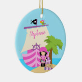 Cute Pirate Brunette Girl en Big Ship Custom Name Keramisch Ornament (Rechts)