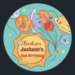 Cute Planets Sun Galaxy Kids Birthday Party Ronde Sticker<br><div class="desc">Kute party gunsten voor kinderen,  jongens of meisjes die van de ruimte houden,  astronomie,  planeten,  raketten en de ruimte. Ideaal voor kinderen op verjaardagsfeestje,  feestvieren en dankjewel op het label. U kunt de tekst voor baby shower of andere gelegenheid en partij ook aanpassen.</div>
