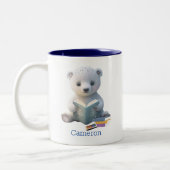 Cute Polar Beer die een boek op maat leest Tweekleurige Koffiemok (Links)