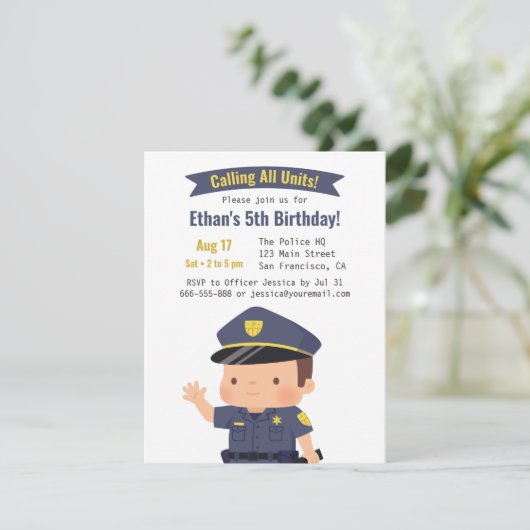Cute Police Officer Boy Birthday Party Kaart (Staand voorkant)