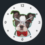 Cute Pop Art Hipster Boston Terrier Dog Grote Klok<br><div class="desc">Een schattige terrier uit Boston draagt een rode bril en een rode boog stropdas in het midden van deze klok. Een gradiënt groene en blauwe grens geeft hem een retroflecterende pop kunst. De zwarte getallen en de tekentellers op de witte achtergrond maken de klok gemakkelijk te lezen.</div>