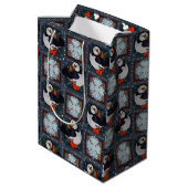 Cute Puffin Birds Winter Pattern Medium Cadeauzakje (Achterkant Gekanteld)