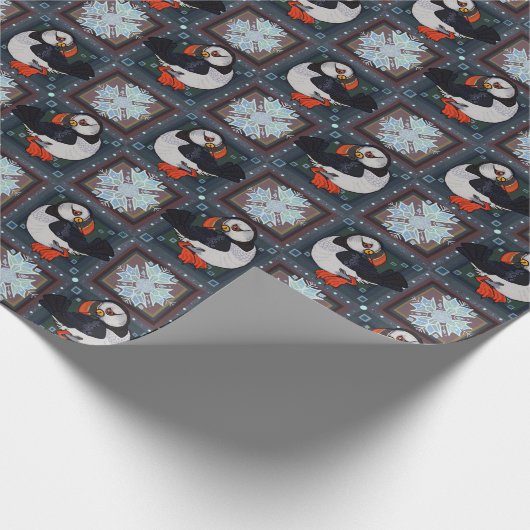 Cute Puffin Birds Winter Pattern Wrapping Paper Cadeaupapier (Hoek)