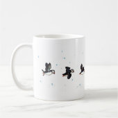 Cute puffins vliegen koffiemok (Links)