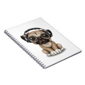  Cute Pug Puppy Dj met hoofdtelefoon Notitieboek (Rechterzijde)