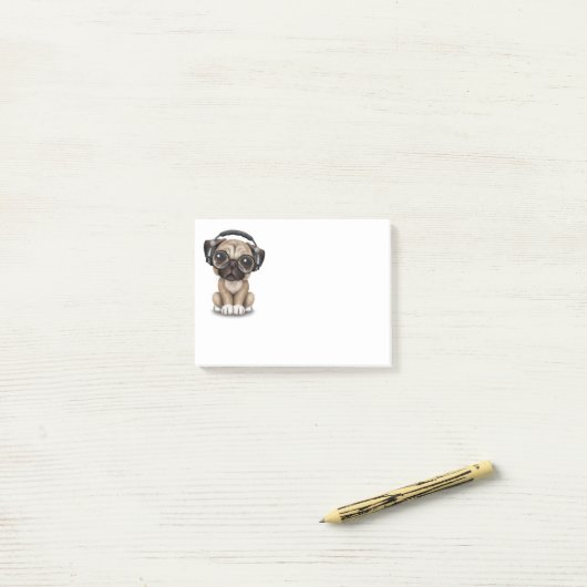  Cute Pug Puppy Dj met hoofdtelefoon Post-it® Notes (Op bureau)