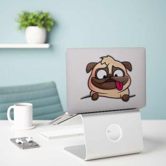 Cute Pug Sticker (Laptop op bureau)
