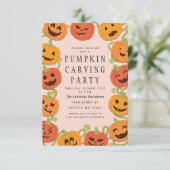 Cute Pumpkin Carving Halloween Party Invitation Kaart (Staand voorkant)