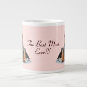 Cute puppy beagle cuddling mum dog grote koffiekop (Voorkant)