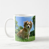 Cute Puppy in Garden Personalised Koffiemok (Links)