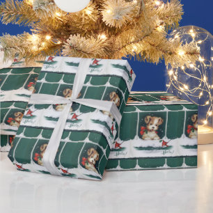Cute Puppy op Kerstdag op raam Cadeaupapier