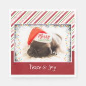 Cute Puppy Pug in een Rode Kerstmis Servet (Voorkant)