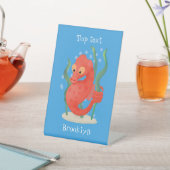 Cute pygmy seahorse cartoon reclamebord met voetstuk (Insitu)