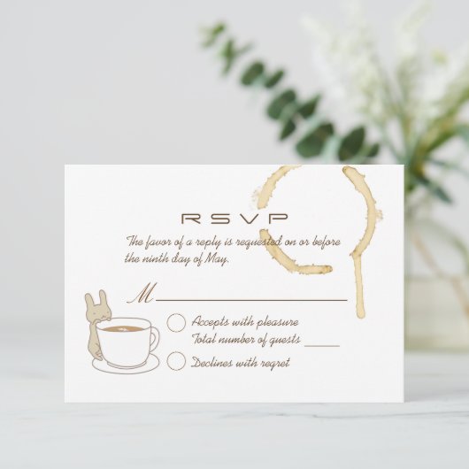Cute Rabbit en Coffee Wedding RSVP Card (Staand voorkant)