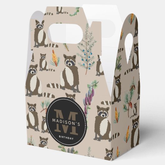 Cute Raccoon in Pine Forest Pattern Bedankdoosjes (Geopend)