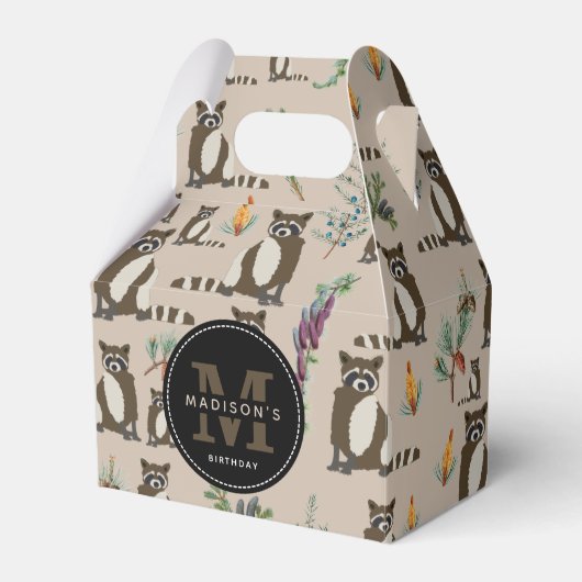 Cute Raccoon in Pine Forest Pattern Bedankdoosjes (Voorkant Zijde)