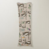 Cute Raccoon in Pine Forest Pattern Lichaamskussen (Voorkant Verticaal)