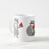 Cute raccoon met watermeloen koffiemok (Voorkant links)