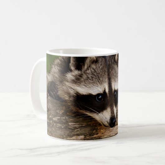 Cute Raccoon Resting on a Log Koffiemok (Voorkant links)