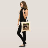 Cute Raccoon Resting on a Log Tote Bag (Voorkant (model))