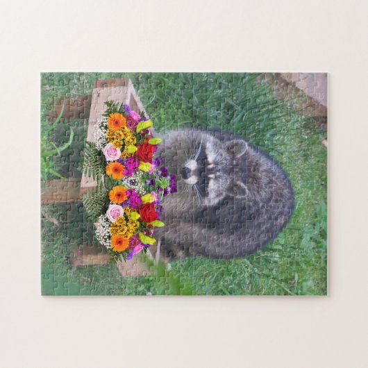 Cute Raccoon with Flowers is al in het Engels. De  Legpuzzel (Horizontaal)