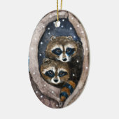 Cute raccoons en sneeuwkerstversiering keramisch ornament (Links)