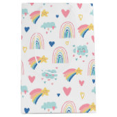 Cute Rainbow Hearts & Clouds Pattern Medium Cadeauzakje (Voorkant)