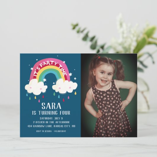 Cute Rainbow Photo Birthday Invitation Kaart (Staand voorkant)
