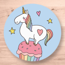 Cute Rainbow Unicorn op Birthday Cupcake