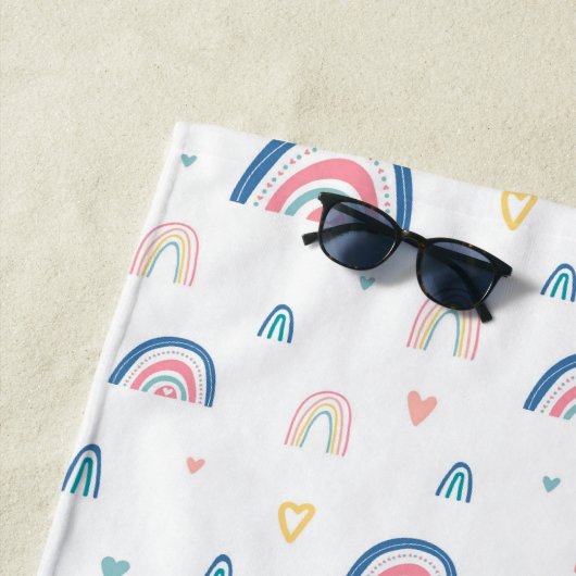 Cute Rainbows & Hearts Pattern Strandlaken (In situ)