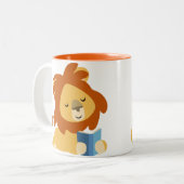 Cute Reading Cartoon Lion Mok (Voorkant links)
