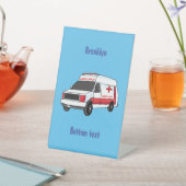 Cute red ambulance van cartoon reclamebord met voetstuk (Insitu)
