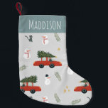 Cute Red Car en Snowman Winter Holiday Tree Kinder Kleine Kerstsok<br><div class="desc">Dit schattige en eigenaardige kinder kerstcadeauontwerp is voorzien van een unieke rode auto-illustratie met een kerstboom en een sneeuwpop,  een kat,  sterren en ruimte voor de naam van je zoon. Het perfecte seksneutrale koepel voor je eerste kerst,  of voor een auto of een winterliefhebbend kind!</div>