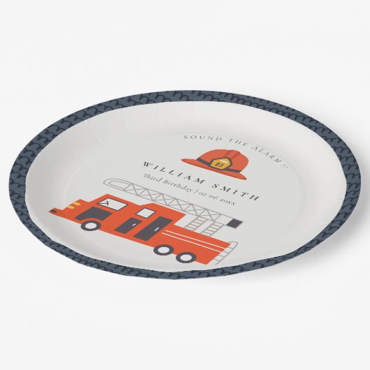 Cute Red Firetruck Engine Kinder elke zondag Papieren Bordje (Gekanteld)