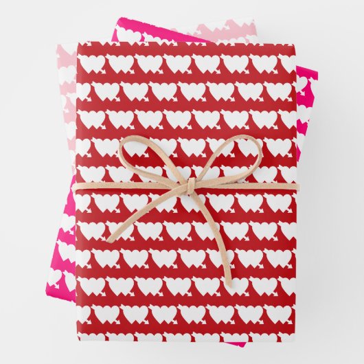 Cute red fuchsia roze pijl met dubbel hart inpakpapier vel (In situ)