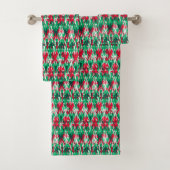 Cute red green abstract aztec patroon bad handdoek (Insitu)