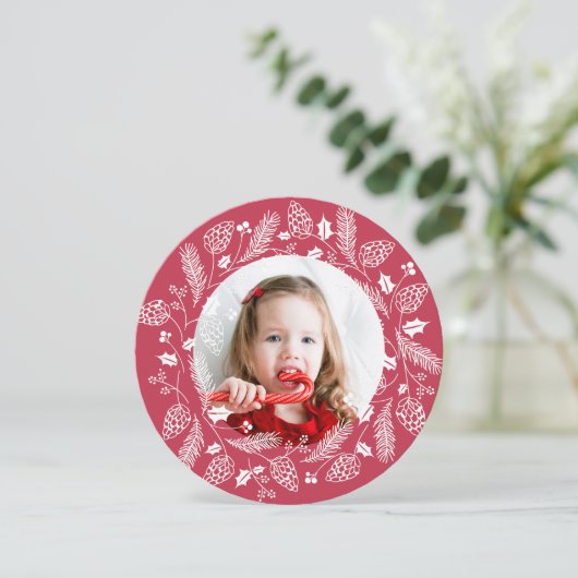 Cute Red & Green Pine en Holly Kerstmis Wreater Kaart (Staand voorkant)