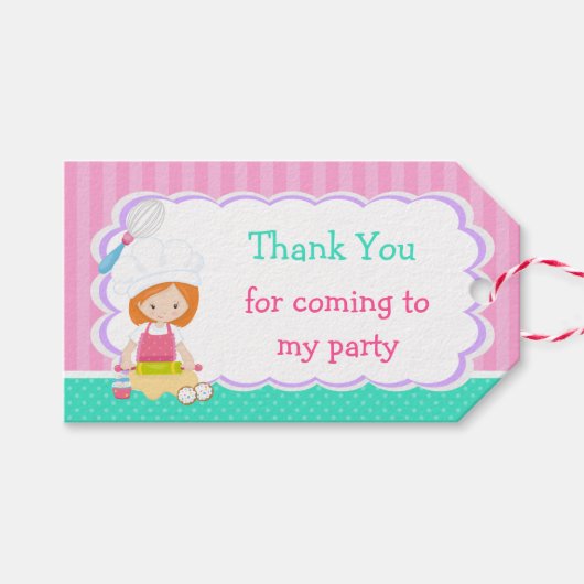 Cute Red Hair Girl Baking Birthday Party Cadeaulabel (Voorkant (Horizontaal))