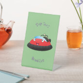 Cute red happy hovercraft cartoon reclamebord met voetstuk (Insitu)